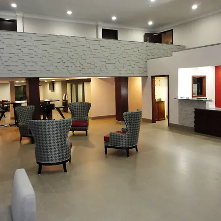 Ramada By Wyndham Tuscaloosa-3