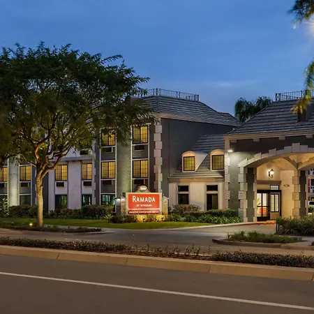 Ramada By Wyndham Anaheim Convention Center-3