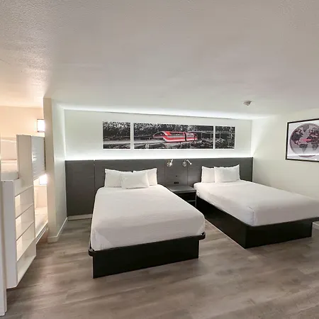 Ramada By Wyndham Anaheim Convention Center-2