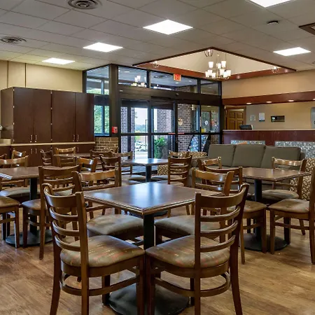 Quality Inn & Suites Zanesville City Center-3