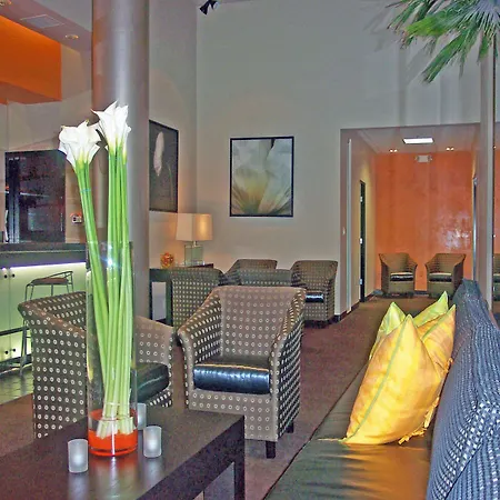 Ramada Plaza By Wyndham West Hollywood Hotel & Suites-3