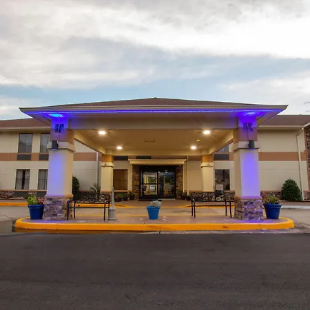 Days Inn & Suites By Wyndham Commerce-3
