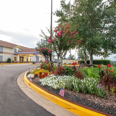 Days Inn & Suites By Wyndham Commerce-2