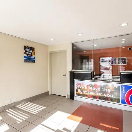 Motel 6 New Brunswick-3