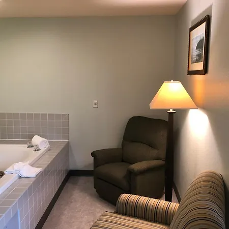 Days Inn By Wyndham Iron Mountain-2