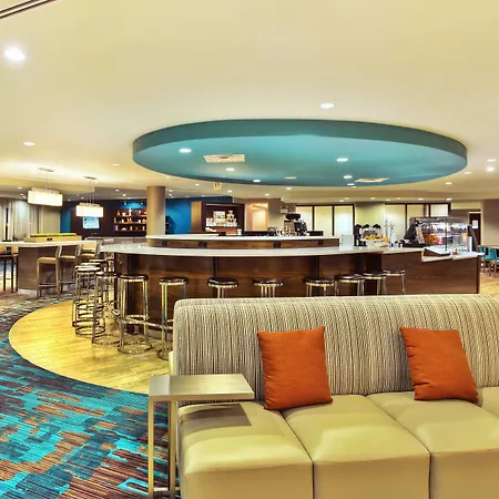 Courtyard By Marriott Gulfport Beachfront-2