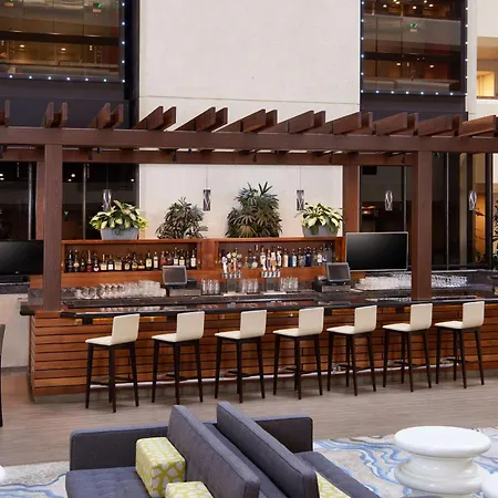 Doubletree By Hilton Fresno Convention Center-3