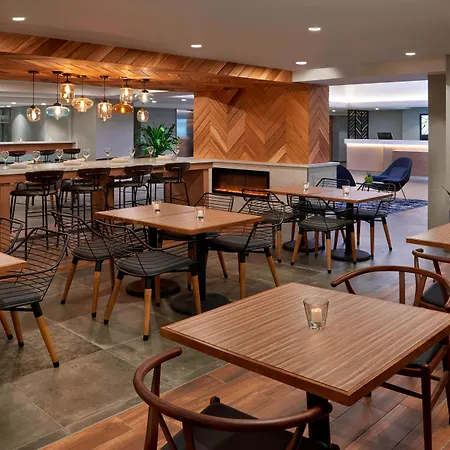 Fairfield Inn By Marriott Montreal Downtown-3