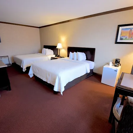 Days Inn By Wyndham Mackinaw City - Lakeview-3