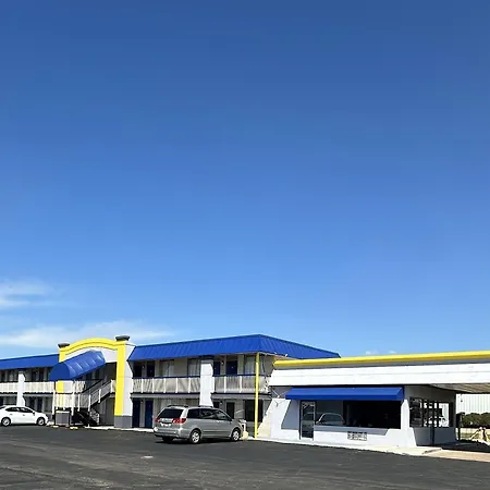 Days Inn By Wyndham Salina South-2