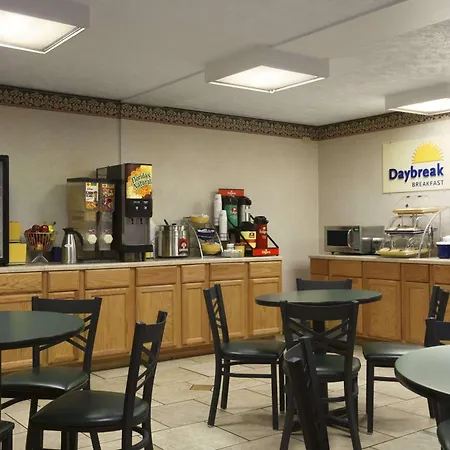 Days Inn By Wyndham Waynesboro-3