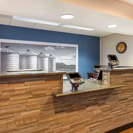 Hampton Inn Eau Claire-3