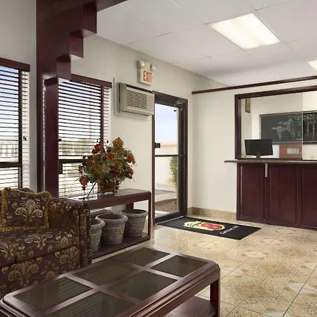 Super 8 By Wyndham Carlsbad-3