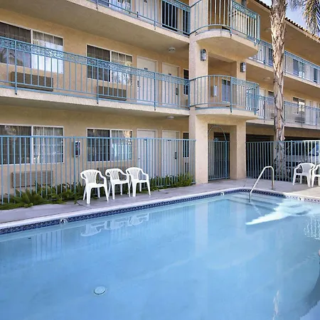 Days Inn By Wyndham Riverside Tyler Mall-3