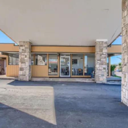 Americas Best Value Inn Uvalde-3