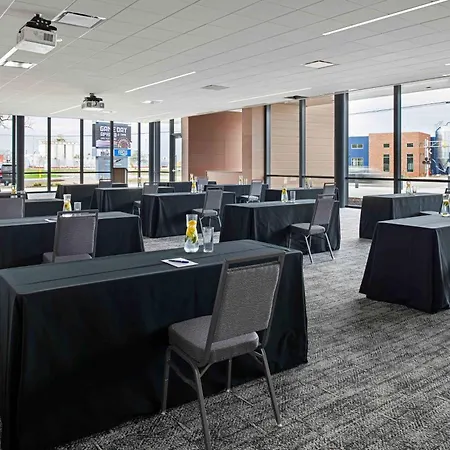 Delta Hotels By Marriott Muskegon Convention Center-2