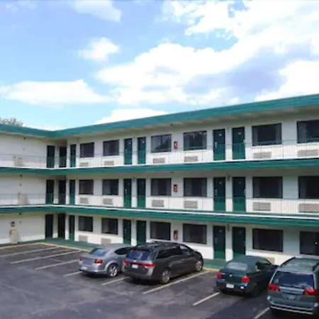 Travelodge By Wyndham Chambersburg-2