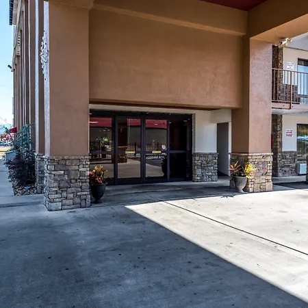 Red Roof Inn & Suites Pigeon Forge Parkway-2