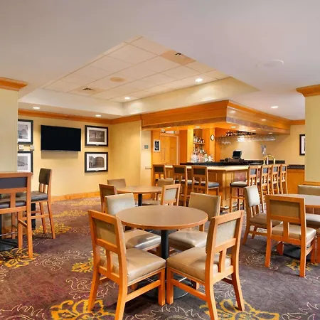 Embassy Suites By Hilton Greensboro Airport-3