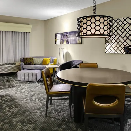 Courtyard By Marriott Columbus Downtown-3