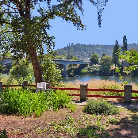 Riverfront Inn Roseburg-2