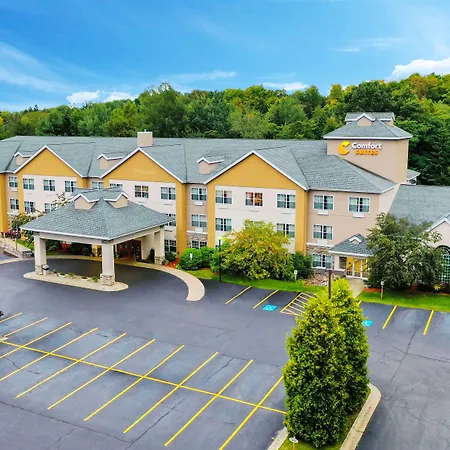 Comfort Suites Marquette-3