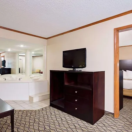 Baymont By Wyndham Kalamazoo East-3