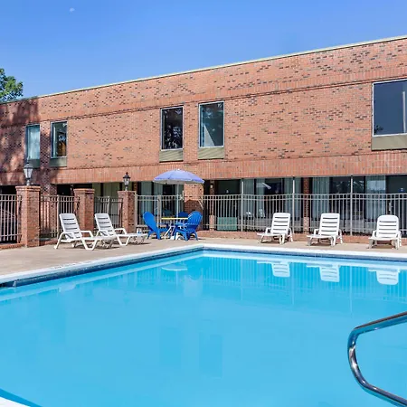 Days Inn & Suites By Wyndham Rocky Mount Golden East-3