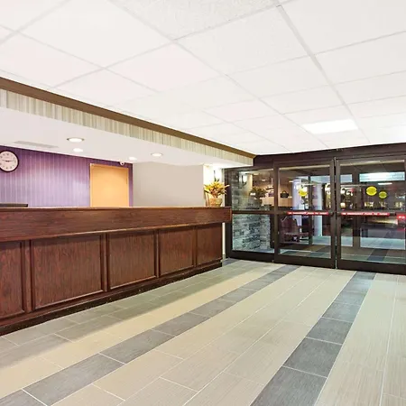Days Inn By Wyndham Newport News City Center Oyster Point-3