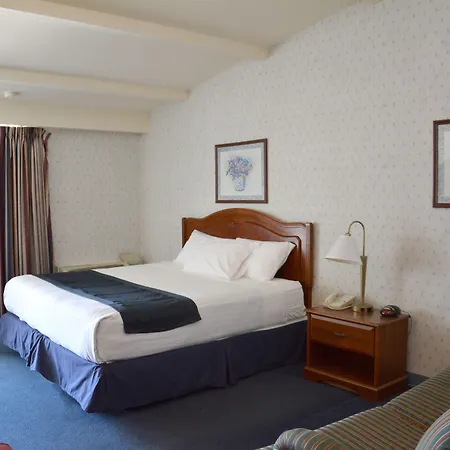 Travelodge By Wyndham Milwaukee-3