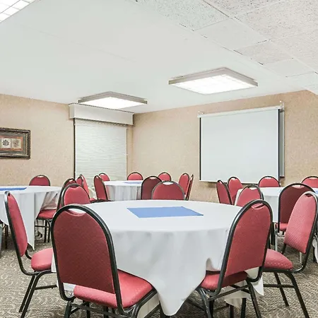 Ramada By Wyndham Plymouth Hotel & Conference Center-2