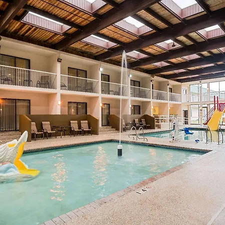 Ramada By Wyndham Plymouth Hotel & Conference Center-3