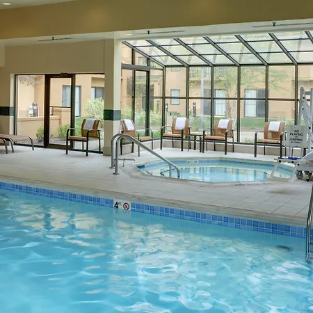 Courtyard By Marriott Indianapolis Airport-3