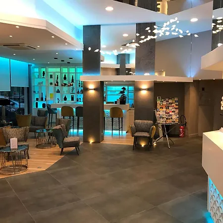 Best Western Plus Hotel Carlton Annecy-3