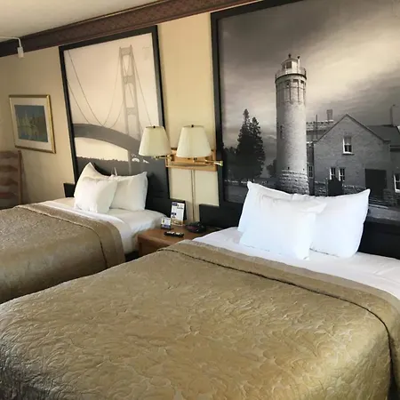 Super 8 Beachfront By Wyndham Mackinaw City, Mi-2
