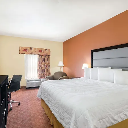 Baymont By Wyndham Fayetteville-3
