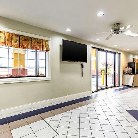 Econo Lodge Berea-3