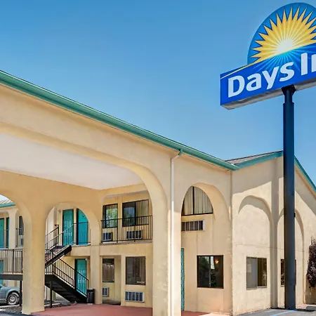 Days Inn By Wyndham Espanola-3