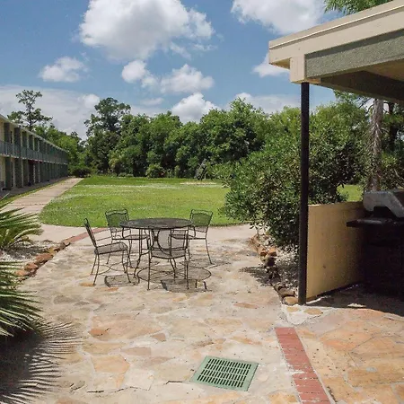 Ramada By Wyndham Houston Intercontinental Airport East-2