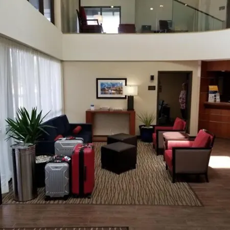 Comfort Inn Cleveland Airport-3
