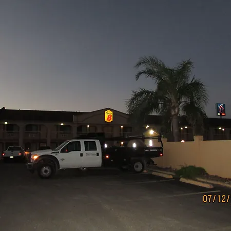 Super 8 By Wyndham Kingsville-3