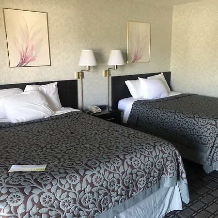 Days Inn By Wyndham St Clairsville-2