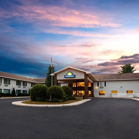 Days Inn By Wyndham Cadillac-2