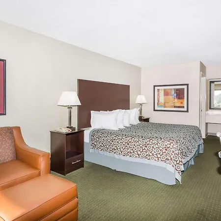 Days Inn By Wyndham Hendersonville-2