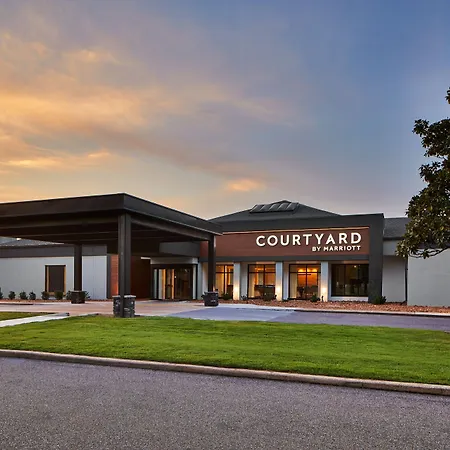 Courtyard By Marriott Memphis Airport-3