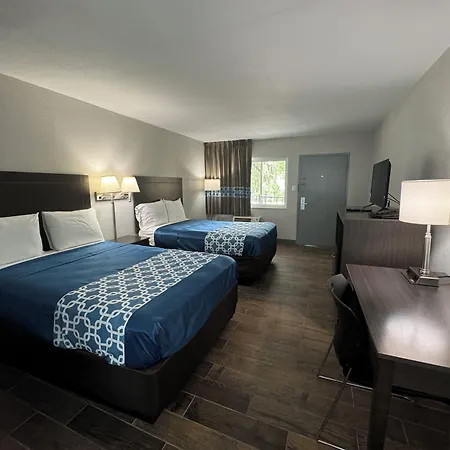 Econo Lodge University-3