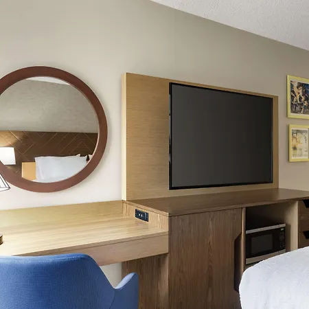 Hampton Inn Kansas City - Airport-2