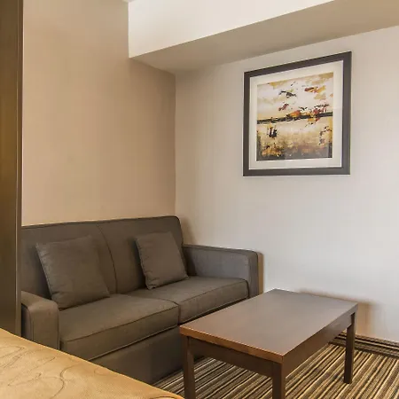 Comfort Suites Downtown-3