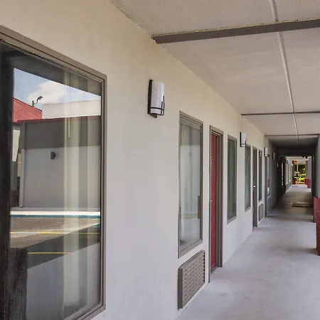 Red Roof Inn & Suites Statesboro - University-3
