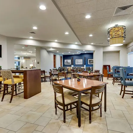 Drury Inn & Suites Sikeston-2